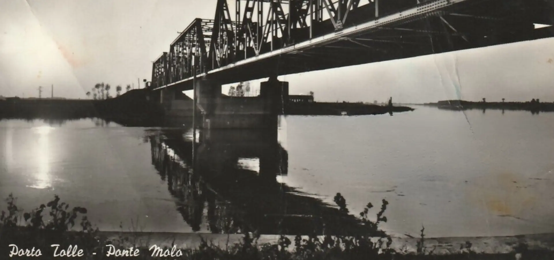 Historical photograph of the iron bridge over the river in Porto Tolle