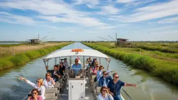 Escursione in motonave lungo i canali del Delta del Po per osservare paesaggio e fauna