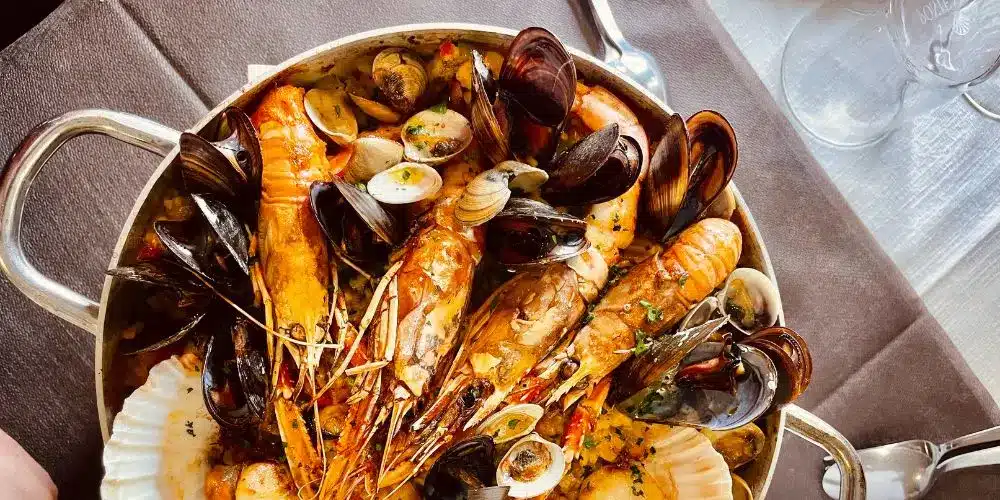 Paella del Delta preparata a Ponte Molo per la serata speciale