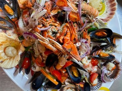 Catalana di crostacei con champagne, cena esclusiva